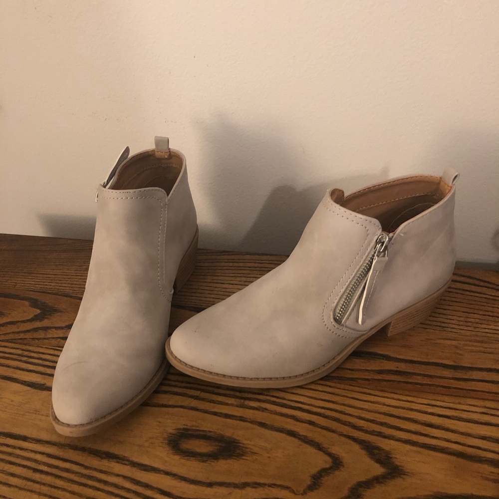 Light gray booties.